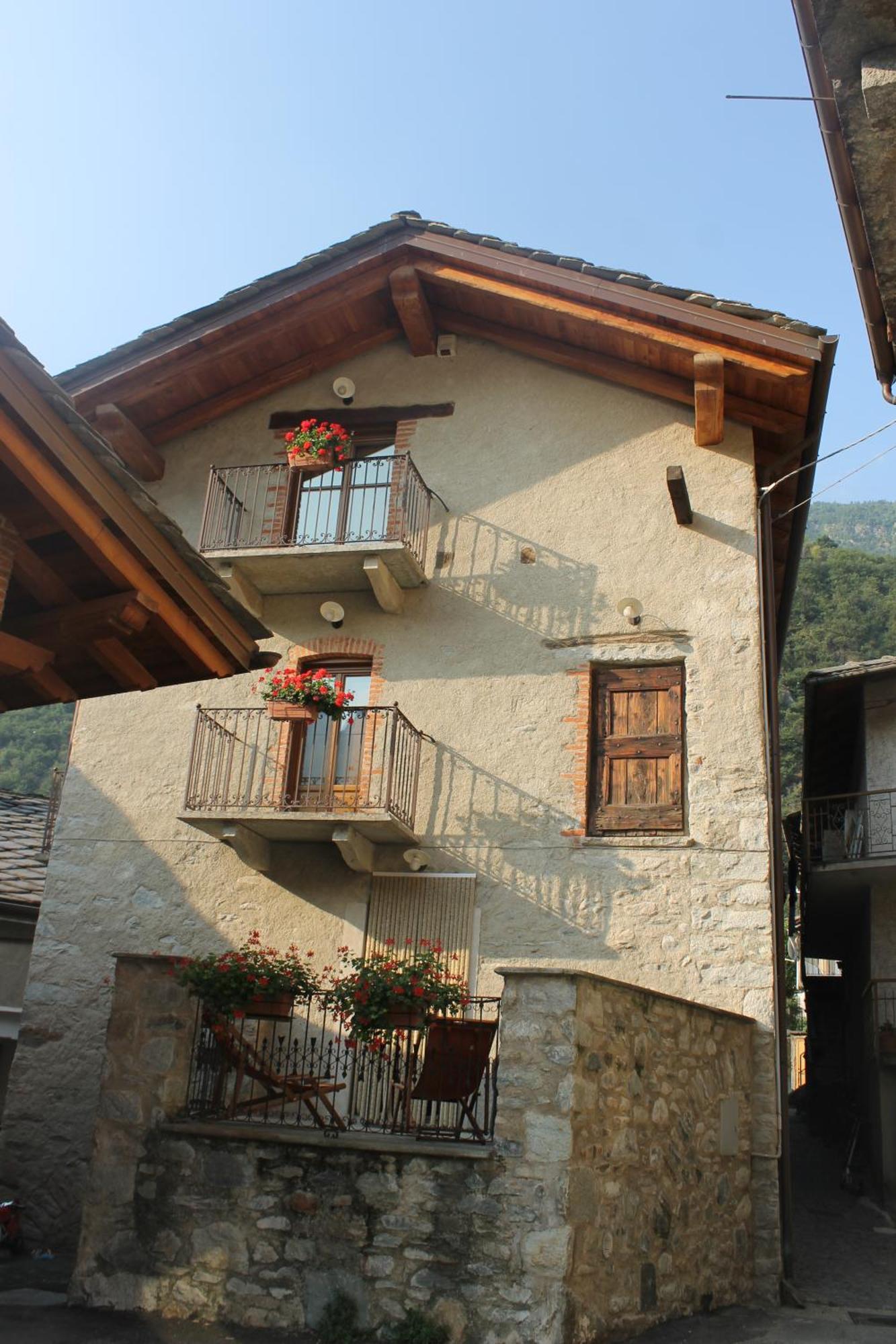 La Maison Des Vignerons Chambres D'Hotes B&B Donnaz Exterior photo